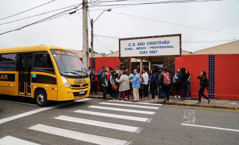 Primeiro dia de aula na rede estadual do Paraná