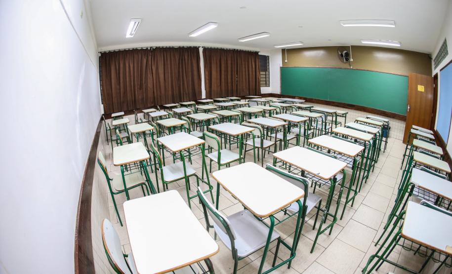 Primeiro dia de aula na rede estadual do Paraná