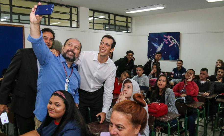 Primeiro dia de aula na rede estadual do Paraná